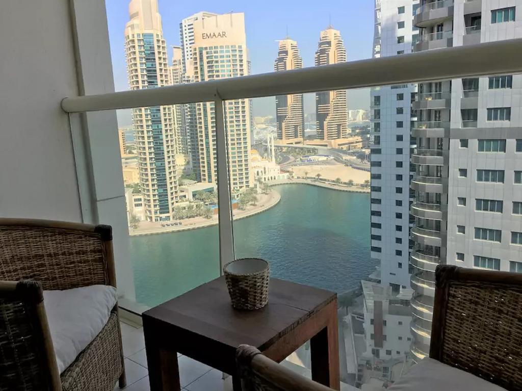 Higuests Vacation Homes - Marina Views Дубай Екстериор снимка